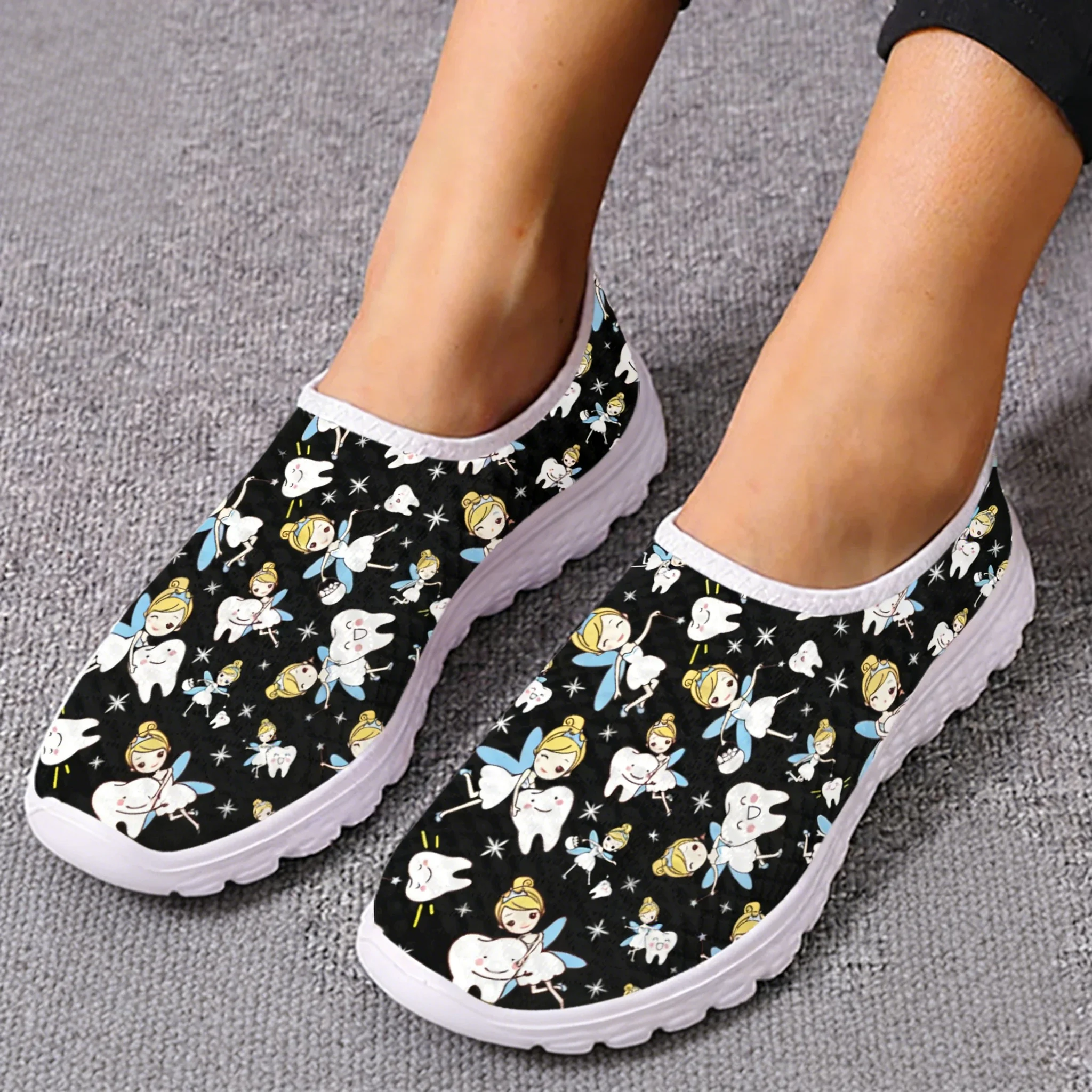 Cute Cartoon Nurse Elf/Teeth M - Women Shoes Tennis 评论和价格