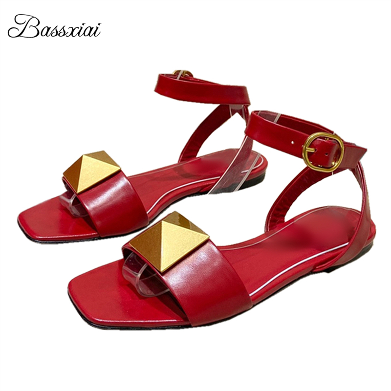 Big Rivet Buckle Decor Sandals - Women'S Shoes Big Feet 评论和价格